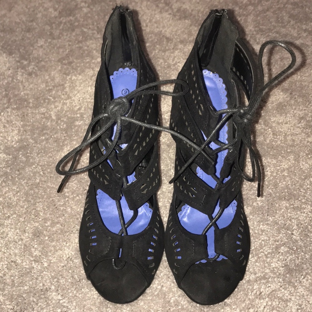 Black heels with laces.
